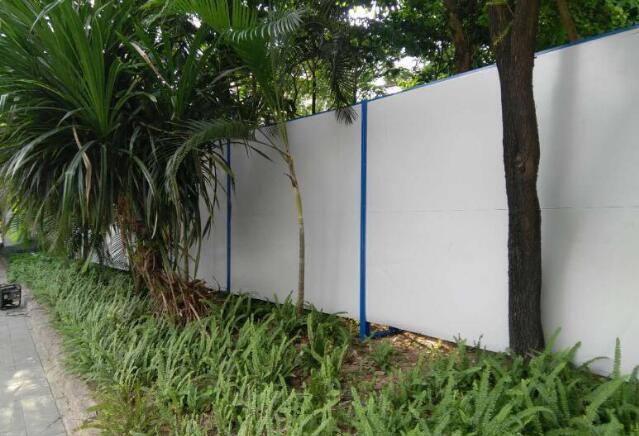 市政施工圍擋安裝要注意哪些注意事項(xiàng)呢?