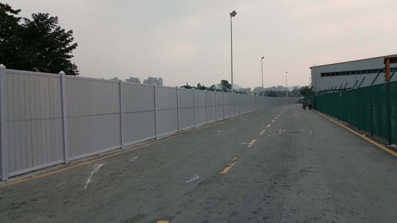 工地安裝PVC圍擋出錯(cuò)時(shí)應(yīng)該怎么樣改正呢?