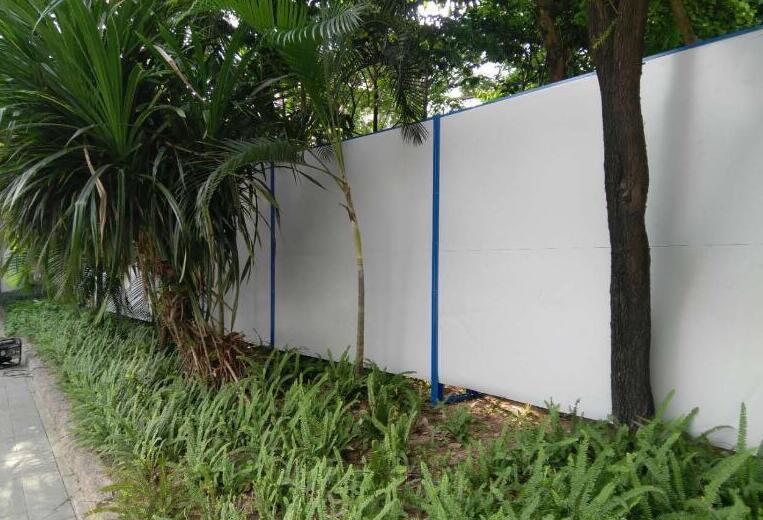 選擇深圳金屬施工圍擋的優(yōu)點有哪些?